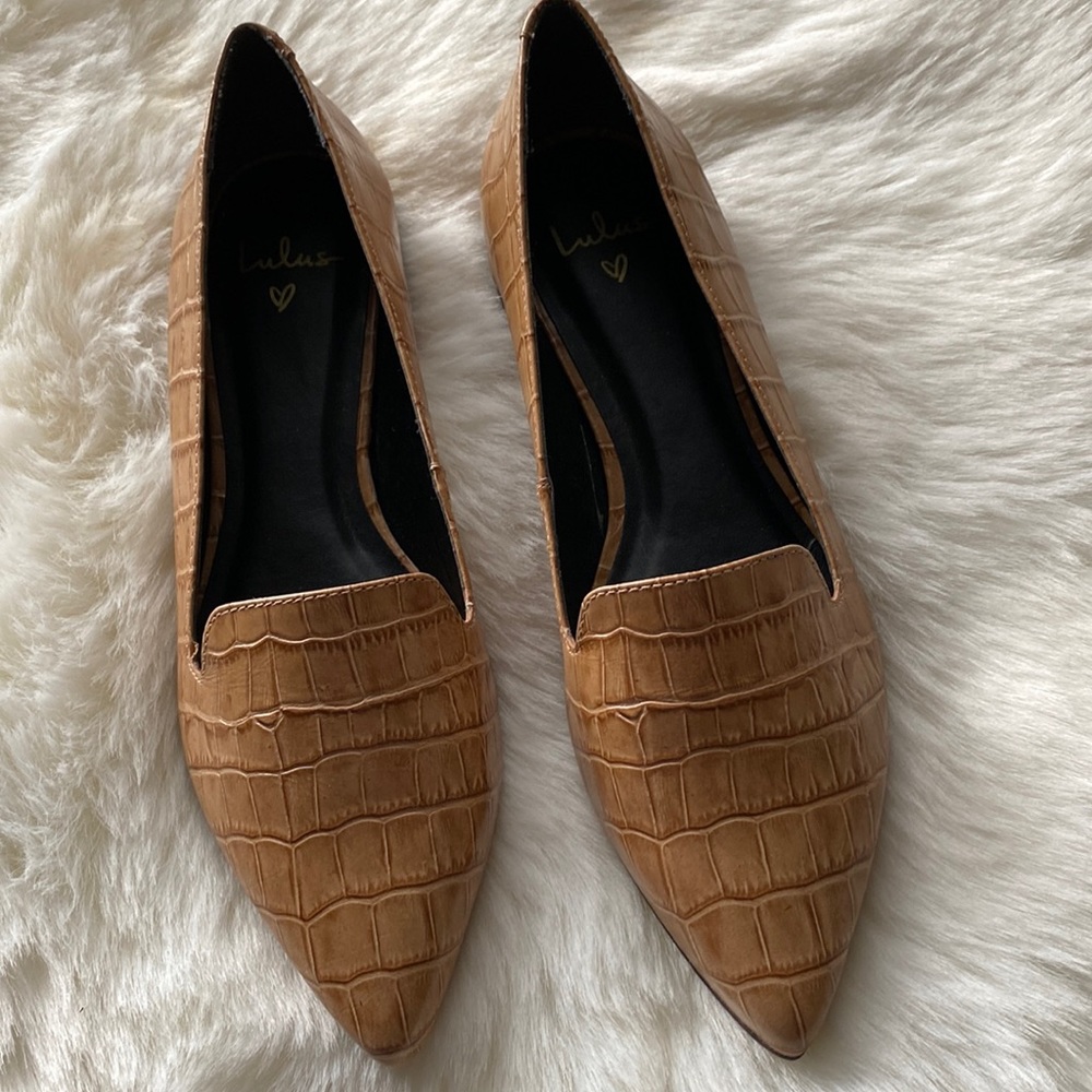 LULUS FLATS WOMEN SIZE 6 MADE IN BRAZIL